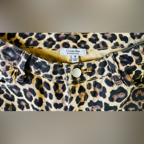 NEW CHEETAH PRINT JEANS - Picture 5 of 5